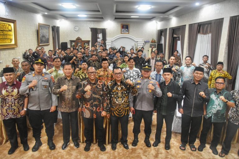 Kontingen Sepak Bola Sarolangun Dilepas Ikuti Kejuaraan Gubernur Cup