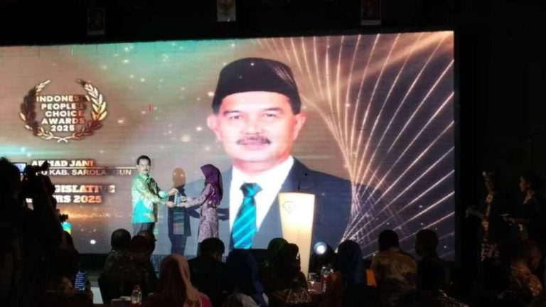 Ketua DPRD Sarolangun Ahmad Jani Raih Penghargaan Indonesia People’s Awards 2025