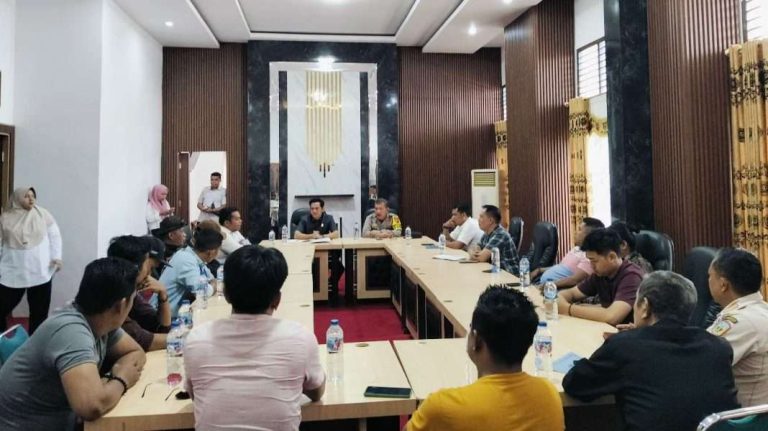 Waka DPRD Dedi Ifriyansah Pimpin Mediasi Bersama LSM Solidaritas Masyarakat Sarolangun