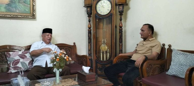 Sungkem ke Pemimpin Terdahulu, Bupati Hurmin Berkunjung ke Kediaman H Muhammad Madel