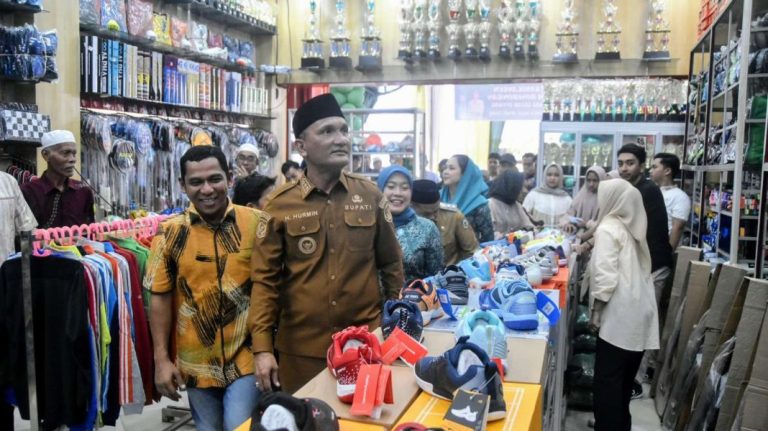 Bupati Sarolangun Resmikan Toko Sarolangun Maju Sport