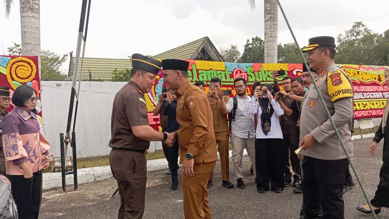 Rolly Manampiring Kejari Baru Disambut Antusias Jajaran Pemkab Sarolangun