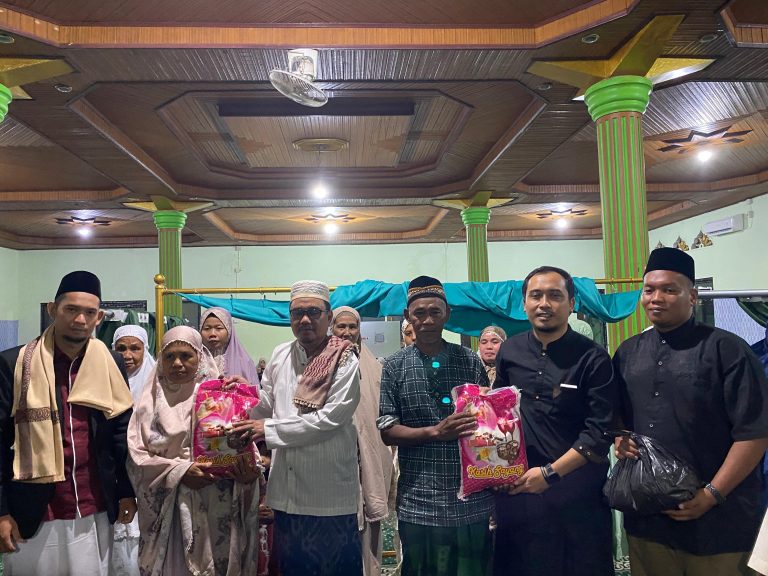 Gandeng PT AJC, GMS Salurkan 30 Paket Sembako di Desa Lubuk Napal